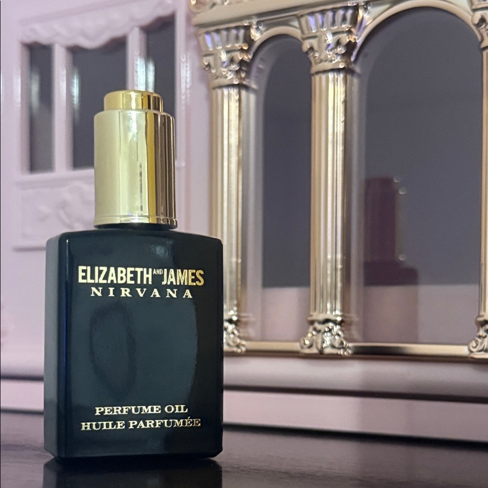 Elizabeth and James Nirvana Black Perfume Oil - Picture 4 of 4